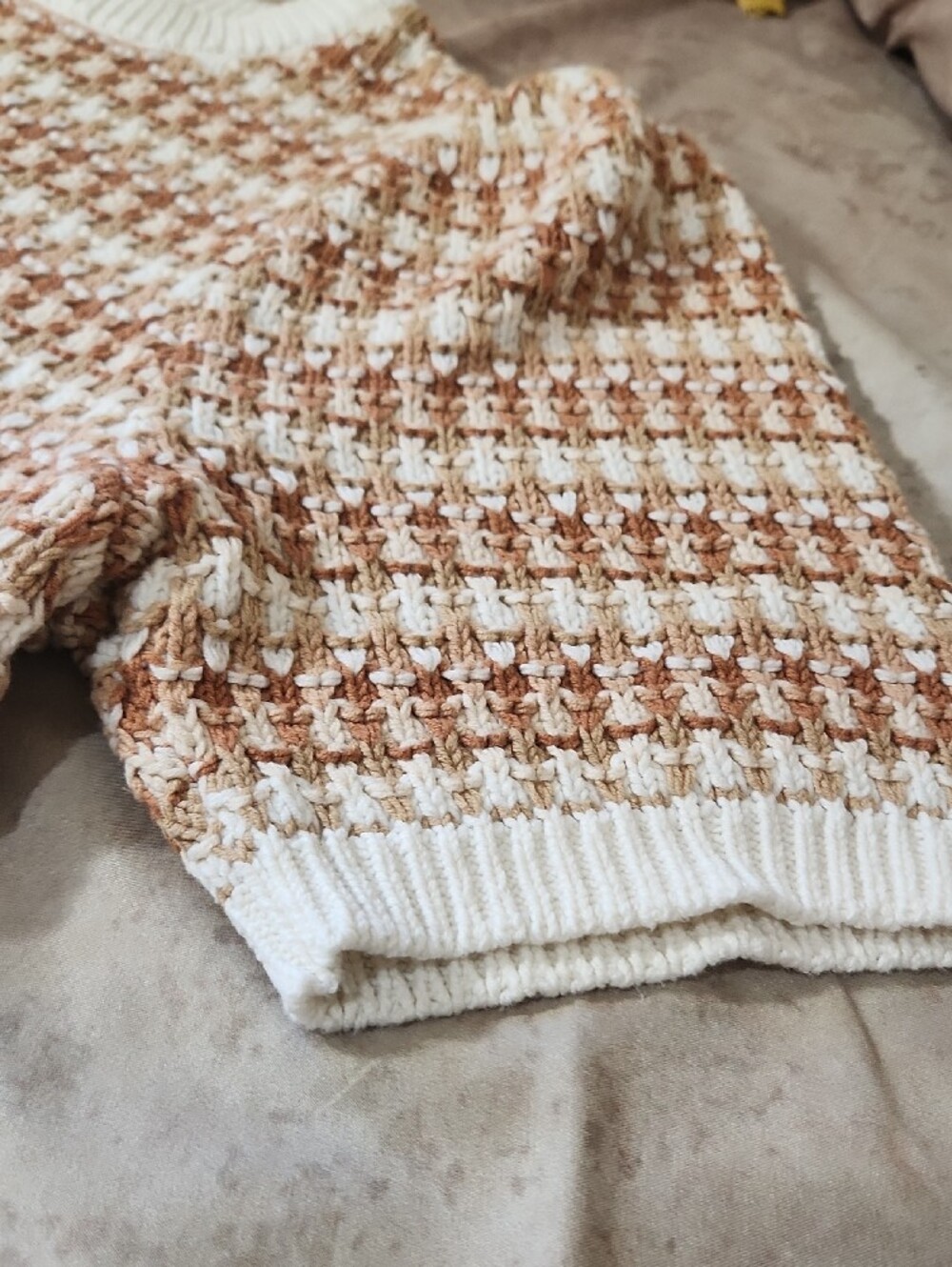 Universal Thread Cream and Brown Houndstooth Crewneck Sweater - Picture 5 of 11